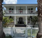 Gorgeous home in Vilano.  Situated btwn Beach  & Public boat launch with pool - 3성급