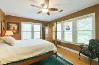 BEE in BRENHAM Holiday Cottage - Premium location walking distance to downtown - Boutique