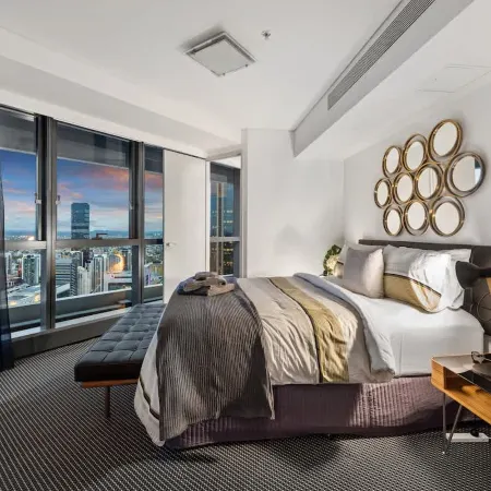 Skyhigh Executive! ~ 2Bed/2Bath/1Car/Views ~ CBD