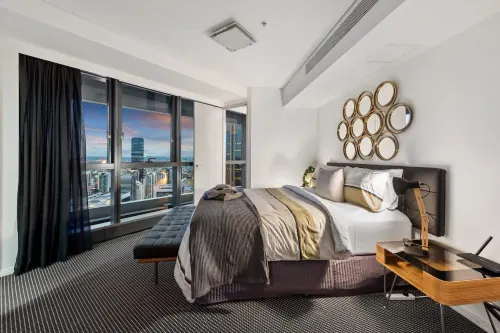 Skyhigh Executive! ~ 2Bed/2Bath/1Car/Views ~ CBD - Mountain view