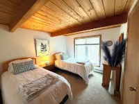 Spacious Newly renovated house with Hot tub, Game Room, Fitness room and more! - 4 tähden