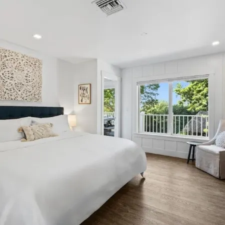 7 Bedroom with Dockage, Pool, Firepit, Paddle Boards & Kayaks