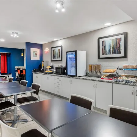 Microtel Inn & Suites by Wyndham Greenville / Woodruff Rd