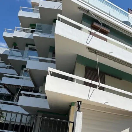 Luxurious 2-Bed Sea-Side Apartment in Saronida