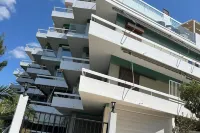 Luxurious 2-Bed Sea-Side Apartment in Saronida - 4-Star