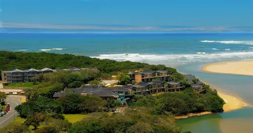 Blue Lagoon Hotel and Conference Centre - de playa