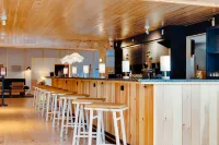 Laurel Lake Placid - bar