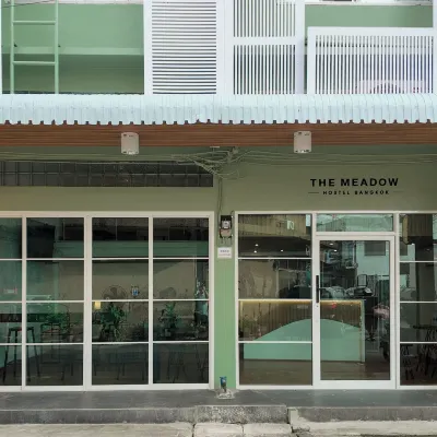 The Meadow Hostel Khaosan Các khách sạn gần Bến tàu Thewej