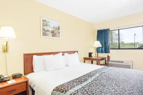Days Inn by Wyndham Athens - Gym