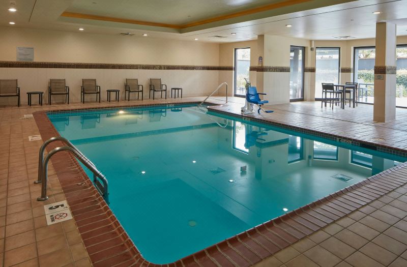 Courtyard Newport News Yorktown photo 2