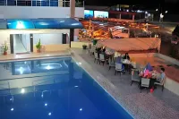 Bukit Indah Lestari Hotel - piscina