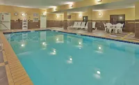 Hampton Inn & Suites Watertown - parking