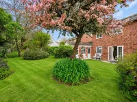 Luxury 4BR Windsor Near M4 LHR Free Parking - balcony