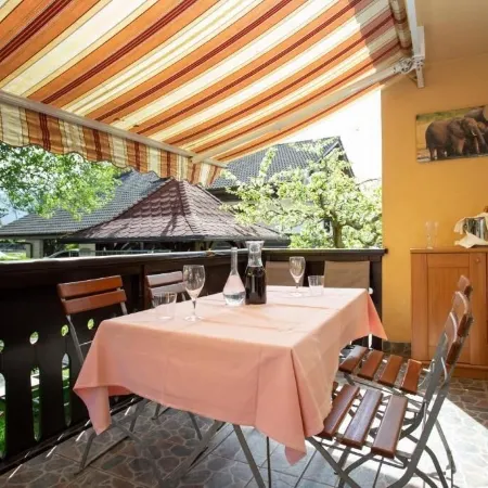 Hostel LakeBled