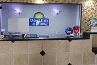 Days Inn & Suites by Wyndham Tampa near Ybor City - Park Yeri