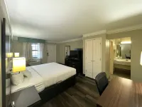 Quality Inn & Suites Tuscaloosa Near University - 駐車場
