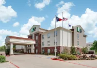 Holiday Inn Express & Suites Cleburne Hotels in Cleburne