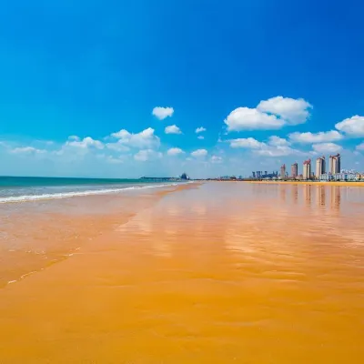 1 Minute Seaview Apartment Отели рядом с достопримечательностью «Пляж Голден-Бич»