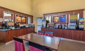 Comfort Inn & Suites Near Universal - N Hollywood - Burbank