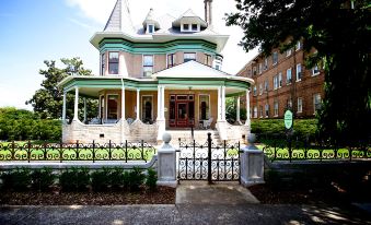 Hassinger Daniels Mansion Bed and Breakfast