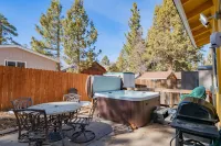 The Love Shack Hotels in Big Bear City