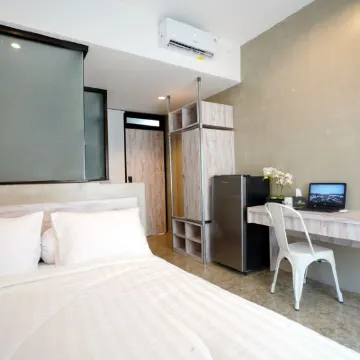 Dparagon Kebon Jeruk Hotels near Lapangan Sepakbola Rajawali Intercon