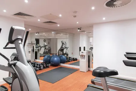 Cove Minshull Street Отели рядом с достопримечательностью «Колледж Коннелл Сикст Форм»