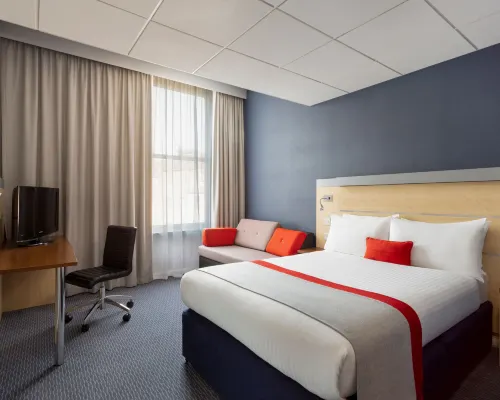 Holiday Inn Express EDINBURGH CITY CENTRE by IHG Hotels near Leith