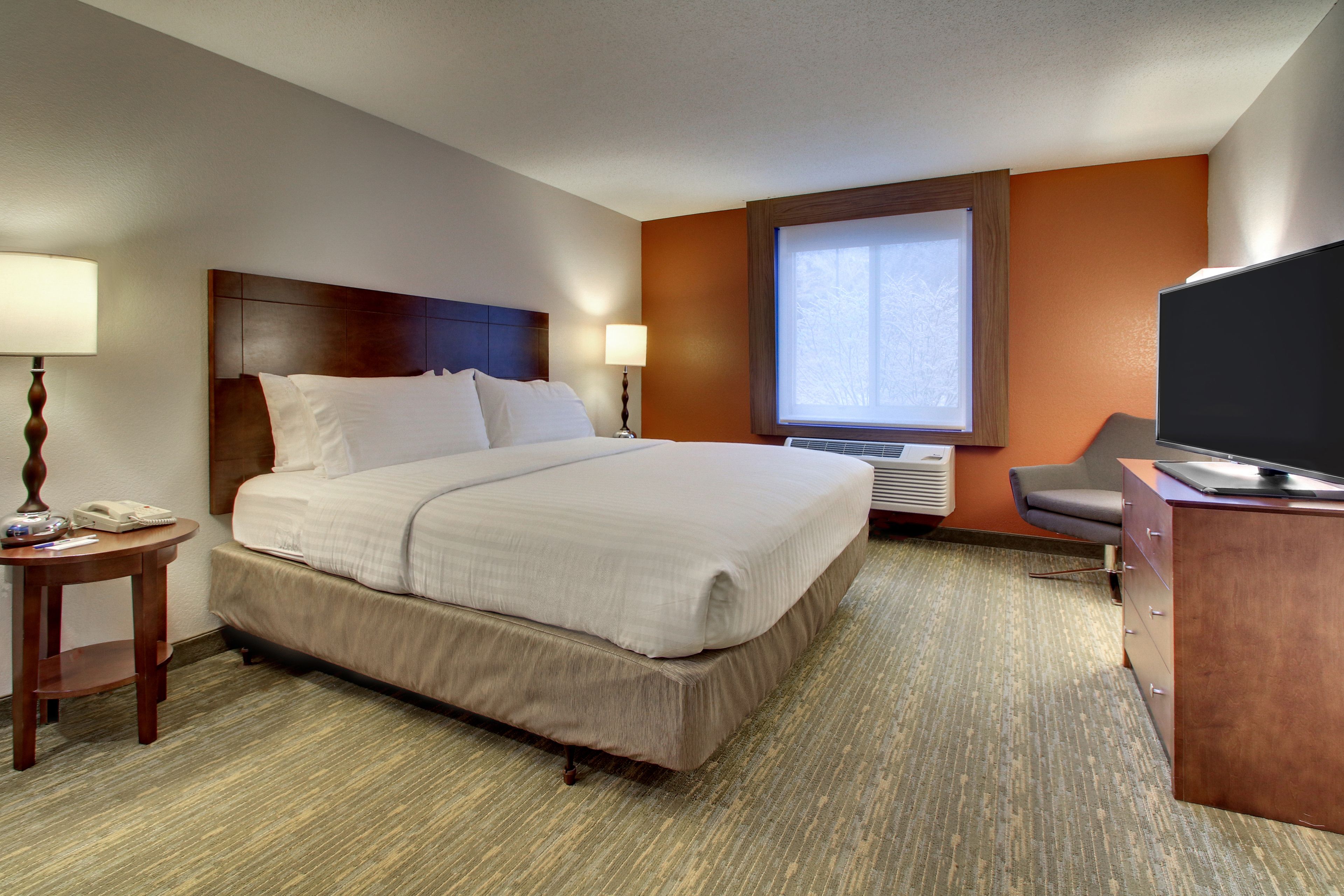 Holiday Inn Express & Suites - Lincoln East - White Mountains, an Ihg Hotel