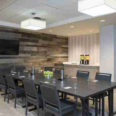 Home2 Suites by Hilton - Indianapolis/Downtown Dining/Meeting Rooms