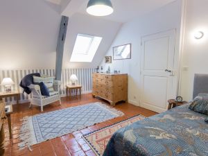 Room in Guest Room - This 10th Century Home Sits in an Exceptional Setting in the Center of Orleans