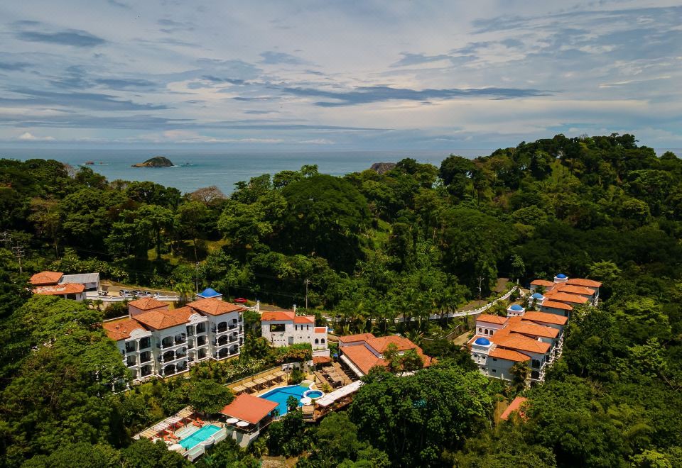 Shana by the Beach Manuel Antonio - Housity