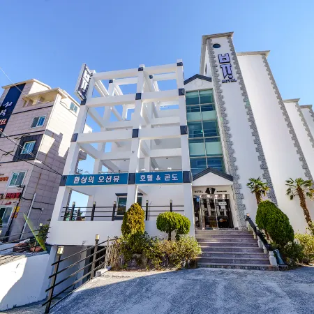 Geojedo Hakdong View Hotel Отели рядом с достопримечательностью «Скала Синсондэ»