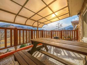 Hamyang Jiri Resort Bed and Breakfast