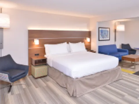 Holiday Inn Express & Suites INDIANAPOLIS DTN-CONV CTR AREA by IHG Hotels in Indianapolis