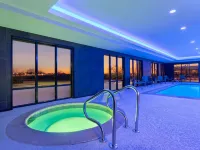 La Quinta Inn & Suites by Wyndham St Louis Route 66 Hotels in St. Louis County