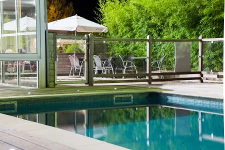 Best Western Hotel Le Bordeaux Sud Отели рядом с достопримечательностью «Eglise St-Pierre de Gradignan»