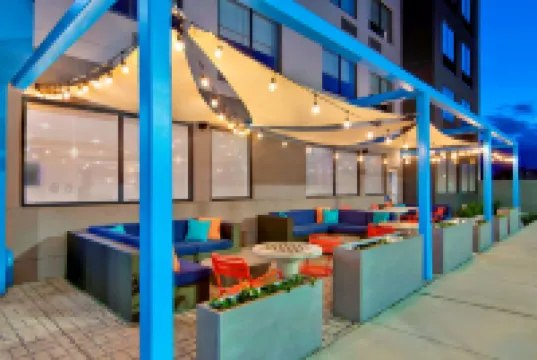 Tru by Hilton Ashburn One Loudoun