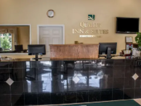 Quality Inn & Suites Fife Seattle Hotels in Fife