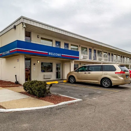 Motel 6 Joliet, IL - I-80