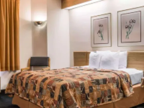 Days Inn by Wyndham Flint / Bishop International Airport Hotels in Flint