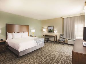 La Quinta Inn & Suites by Wyndham Wichita Northeast