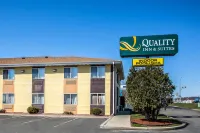 Quality Inn & Suites Hotels in West Bend