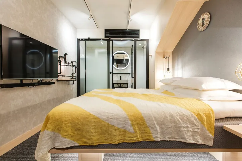 Hotel with Urban Deli