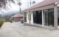 Darajat 4R Cottage Syariah Hotel a Cisurupan