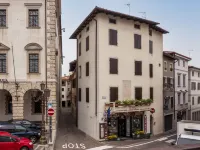 Squisleep Hotels near Chiesa di Santa Maria della Fratta