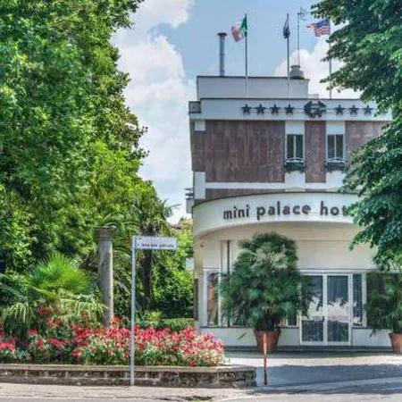 Mini Palace Hotel