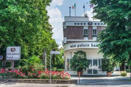 Mini Palace Hotel