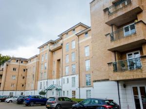 The Sparkford Gardens - Lovely 2Bdr with Balcony