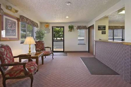 Super 8 by Wyndham Springfield North I-44